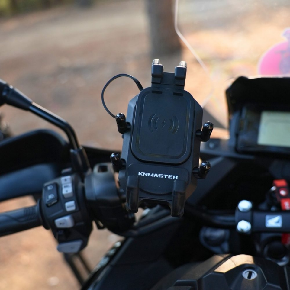 KNMASTER TT-860WU Kablosuz Şarjlı Tüm Motosikletlere Uyumlu Telefon Tutucu