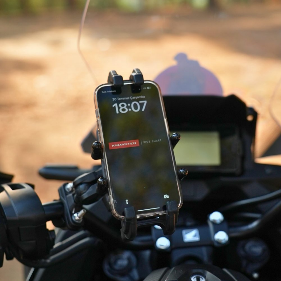 KNMASTER TT-860WU Kablosuz Şarjlı Tüm Motosikletlere Uyumlu Telefon Tutucu